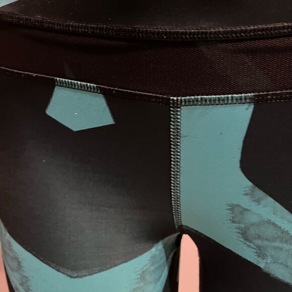 Lululemon inspire tight leggings.  - Picture 10 of 10